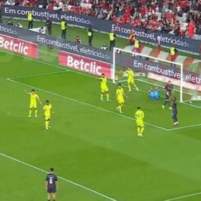 Benfica questiona arbitragem e penálti a favor, questiona critérios