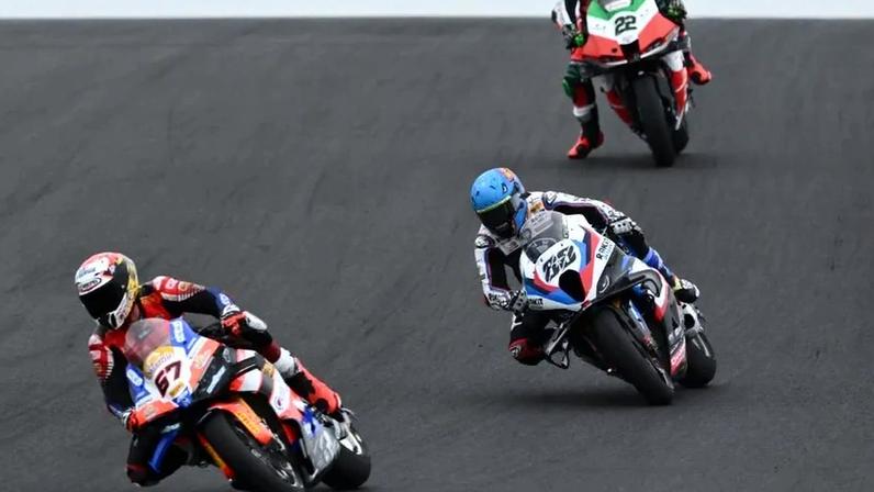 Miguel Oliveira em ação na segunda corrida de Superbikes na Austrália