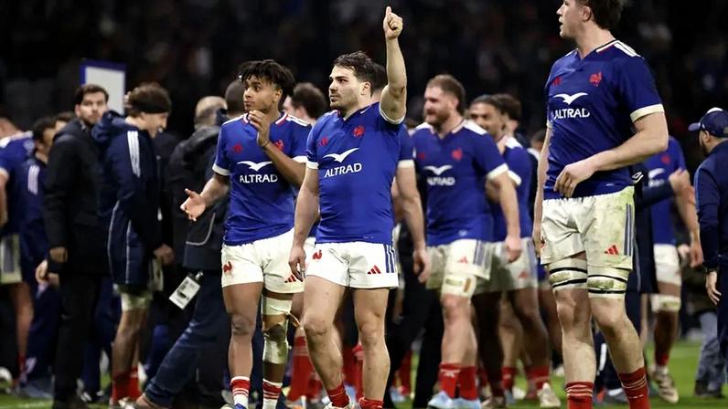 Jogadores franceses festejam triunfo frente a Itália