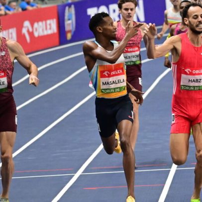 Tshepiso Masalela vence, dispara e é desqualificado