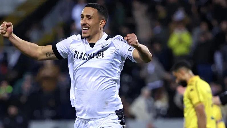 Abascal tem via aberta para o onze do V. Guimarães