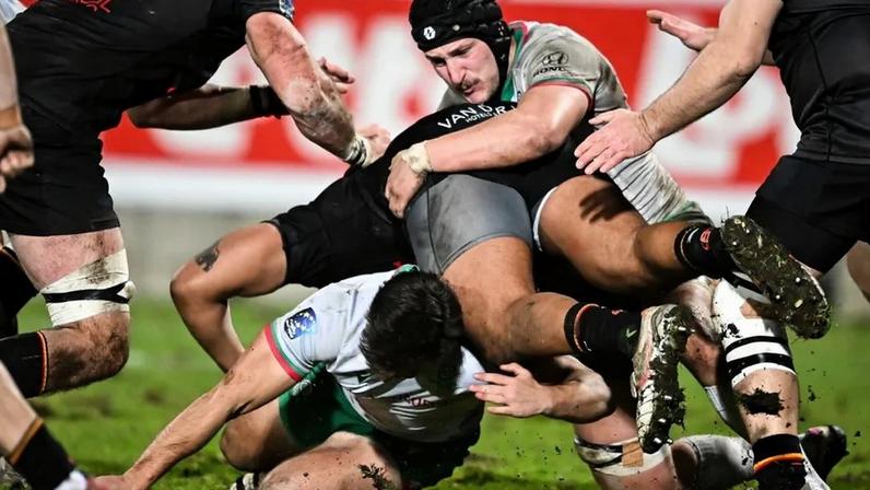 José Madeira lidera equipa dos Lobos num jogo de râguebi.