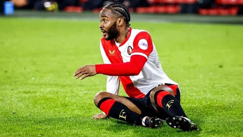 Grealish defende Sterling após publicação considerada estúpida