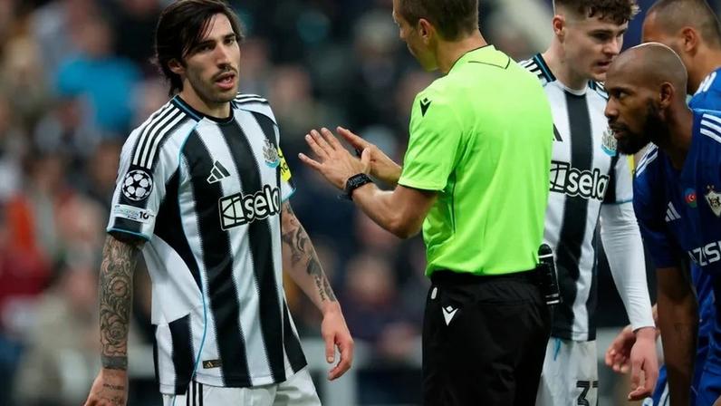 Tonali em ação pelo Newcastle