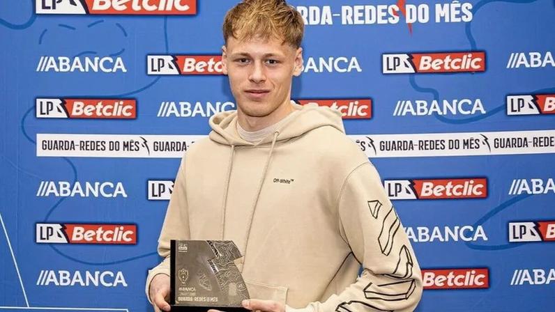 Lukas Hornicek eleito melhor guarda-redes do mês de janeiro