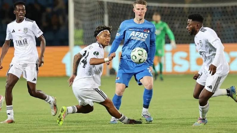 AZ Alkmaar contra o Noah