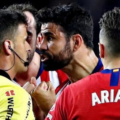 Diego Costa recorda árbitro que o expulsou no Camp Nou