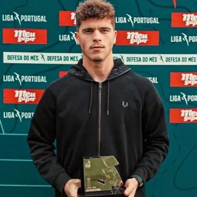 Pedro Rosas recebe prémio de defesa do mês de janeiro na 2.ª Liga