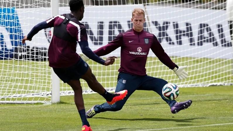 Joe Hart treina guarda-redes em Shrewsbury Town