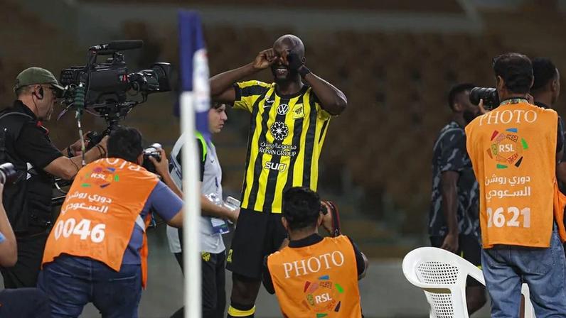 Danilo Pereira a celebrar