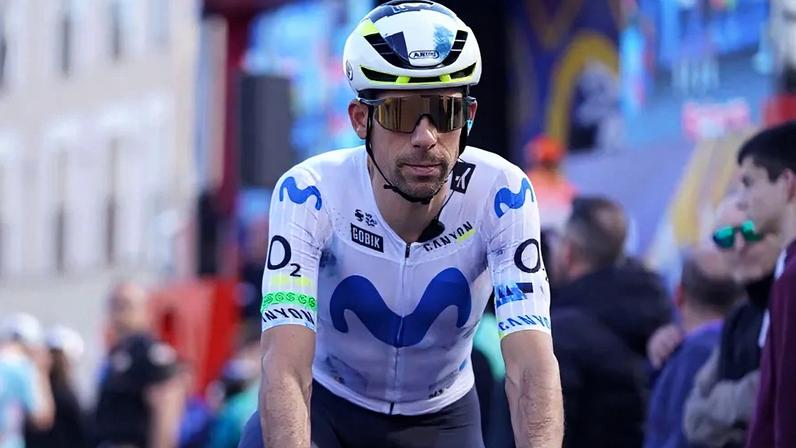 Nelson Oliveira cai num treino, fratura a clavícula direita e é operado