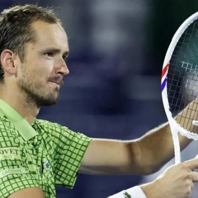 Medvedev vence no Dubai sem disputar a final