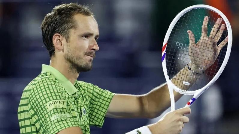 Daniil Medvedev celebra no Dubai