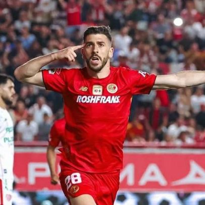Paulinho, goleador incansável, faz a diferença no ataque