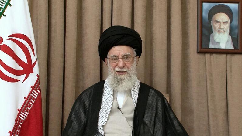 Líder supremo do Irão acusa manifestantes de querer agradar a Trump