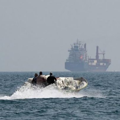 Embarcações armadas tentam interceptar navio no Estreito de Ormuz