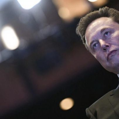 Musk acusa Pedro Sánchez de tirano por querer regular conteúdos