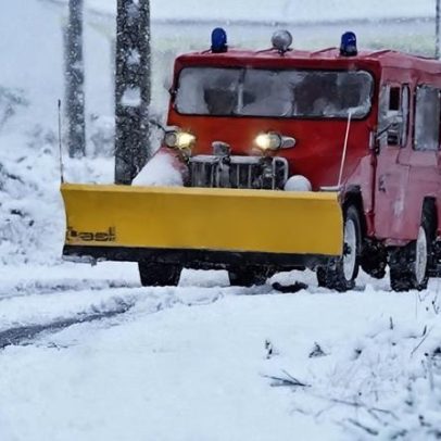 Castro Daire: Crianças e idosos salvos de autocarro preso na neve