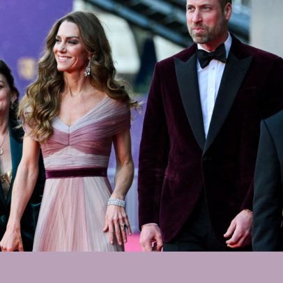 Estrelas de cinema e realeza desfilam na passadeira dos Bafta