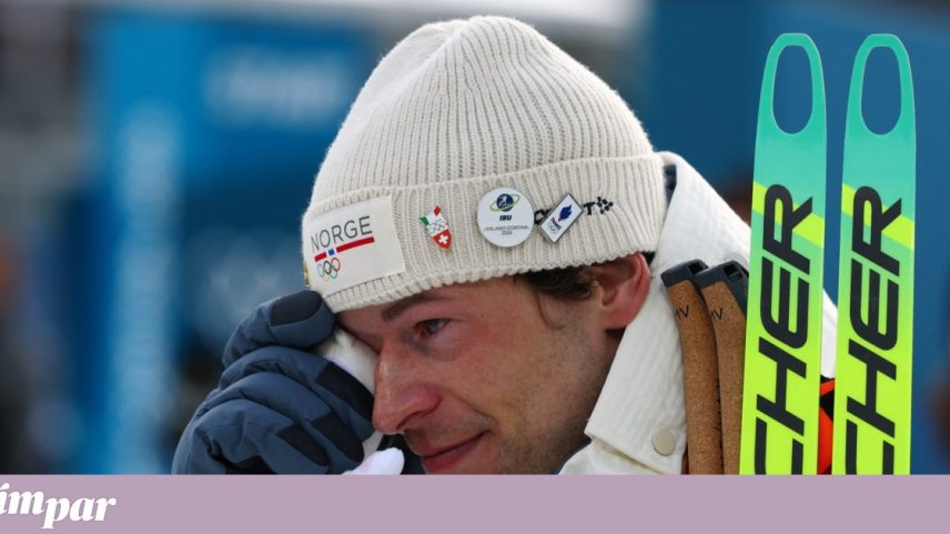 Sturla Holm Laegreid da Noruega no final da prova em que conquistou medalha de bronze
