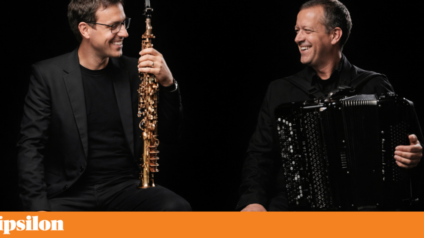 A dupla de músicos agora premiada, João Pedro Silva e Pedro Santos