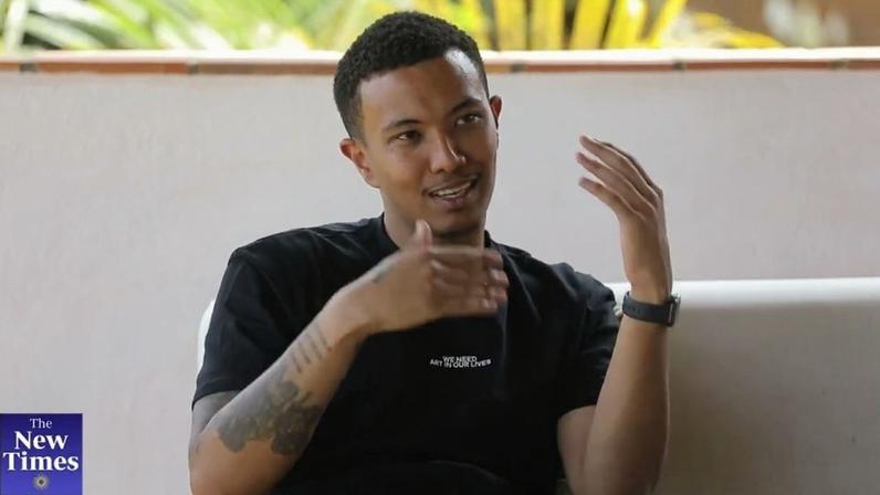 "Chorar pelos mortos" e "cuidar dos feridos". Marcelo Rebelo de Sousa esteve no local do descarrilamento do Elevador da Glória