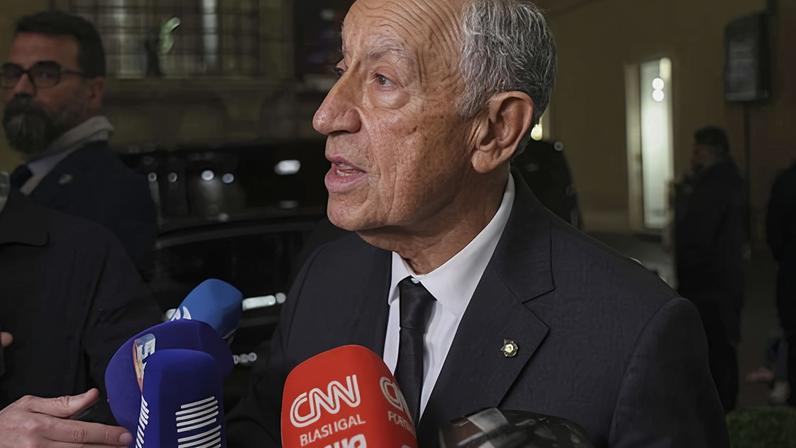 Viaturas avariadas provocam congestionamentos na via rápida em dois sublanços