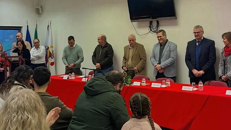 Hillary e Bill Clinton foram intimados para depor sobre o caso no início de agosto, e tentam evitar a ida ao Capitólio desde então