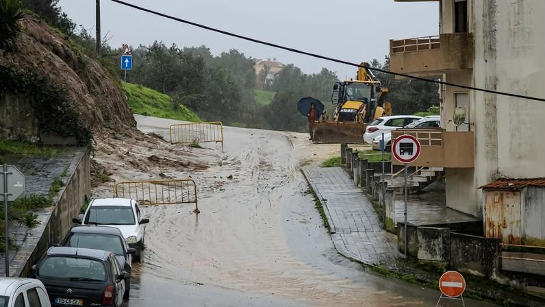 Rua de Santana encerrada ao trânsito