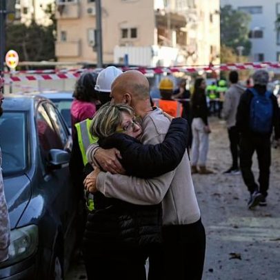 Israel continua busca por desaparecidos no centro de Telavive após ataque iraniano