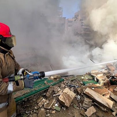 Prédio desaba no sul do Líbano após ataque a instituição ligada ao Hezbollah