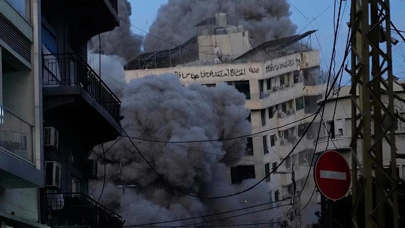Líbano: ataque aéreo israelita arrasa prédio em Beirute e mata pelo menos seis