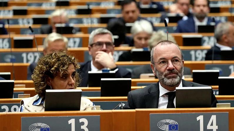 Parlamento Europeu: barreira à AfD pode ter caído; PPE cooperou com o partido