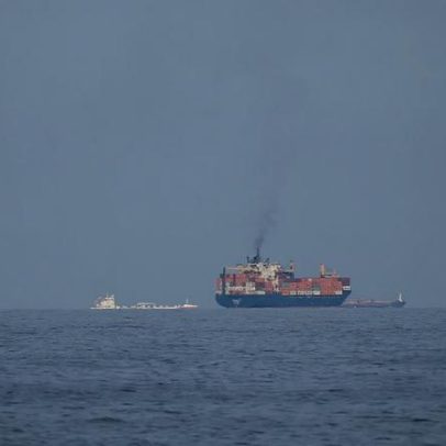 Petróleo passa de 100 dólares por barril após ataques iranianos a navios