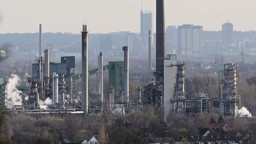 Refinaria da BP produz combustível em Gelsenkirchen, na Alemanha, quinta-feira, 12 de março de 2026