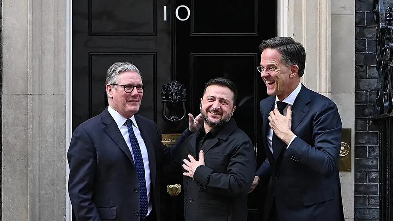 Starmer defende não perder de vista a Ucrânia durante visita de Zelensky