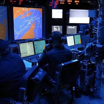 Navio-tanque de propriedade grega atingido no estreito de Ormuz