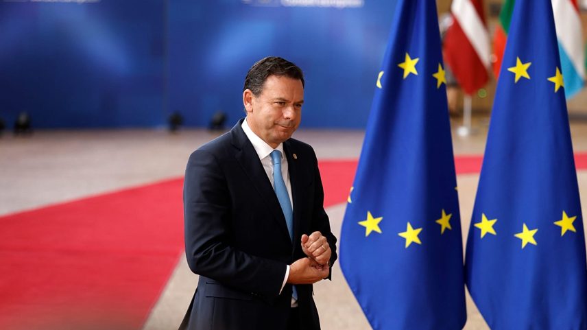 primeiro-ministro de Portugal, Luís Montenegro, chega para uma cimeira da UE no edifício do Conselho Europeu, em Bruxelas, na segunda-feira, 17 de junho de 2024.