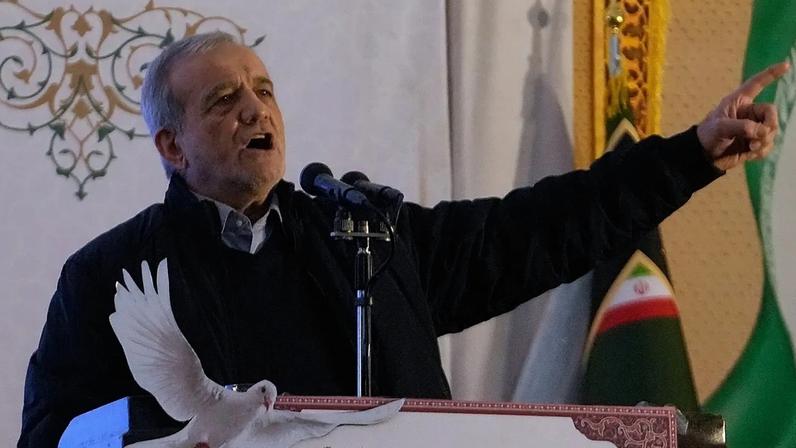 Discurso do presidente iraniano Masoud Pezeshkian durante uma cerimónia em Teerão, 1 de janeiro de 2026