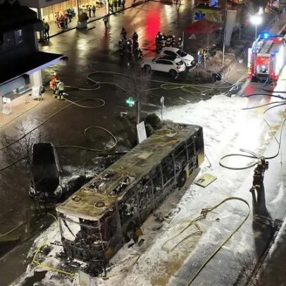 Suíça: flores em homenagem às vítimas de incêndio mortal num autocarro no oeste