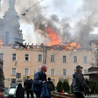Drone russo danifica centro histórico de Lviv, na Ucrânia