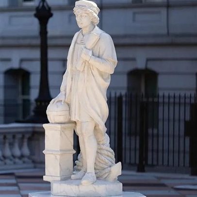 Trump instala estátua de Cristóvão Colombo na Casa Branca, gerando polémica