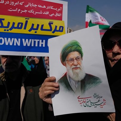 Irão: fiéis em Teerão saem às ruas após orações de sexta-feira