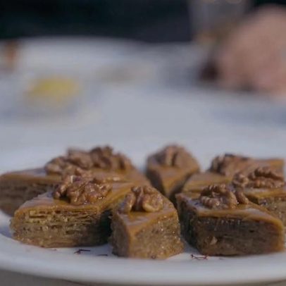 Doce mergulhado em mel marca o Equinócio de Primavera