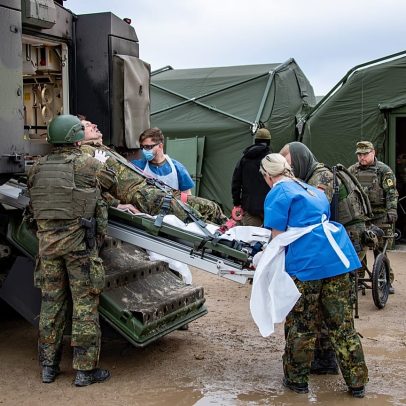 Alemanha realiza exercícios de transporte de vítimas em cenário de guerra