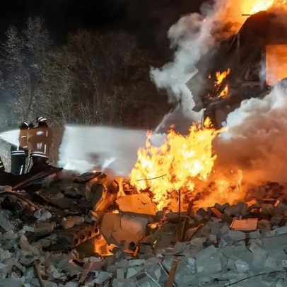 Míssil russo atinge prédio de 5 andares em Kharkiv; 7 mortos, incluindo crianças