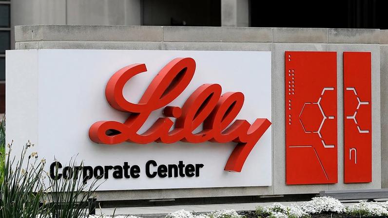 Foto de arquivo: Placa da Eli Lilly & Co. em frente à sede da empresa