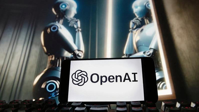 Logótipo da OpenAI num telemóvel junto a uma imagem num monitor de computador gerada pelo modelo de texto‑para‑imagem Dall‑E do ChatGPT, 8 de dezembro de 2023