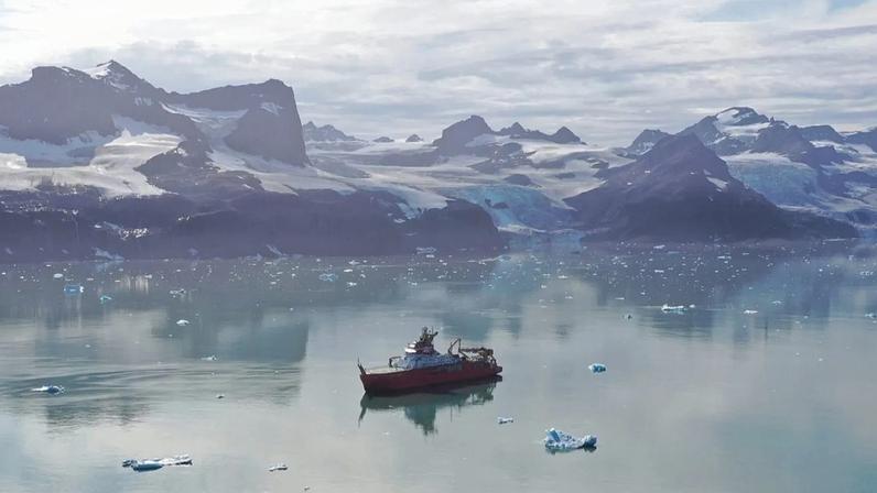 Gronelândia: cientista estuda fiordes glaciais e risco de ponto crítico
