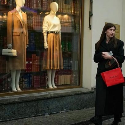 Milhares de lojas fecham na Rússia devido à queda dos rendimentos